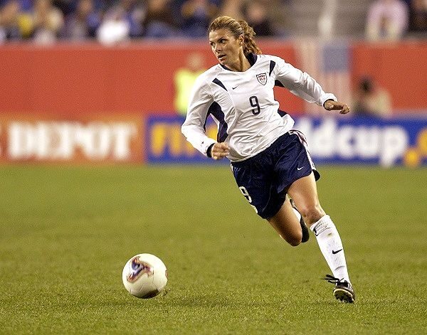 Mia Hamm - Cầu thủ xuất sắc nhất năm của FIFA