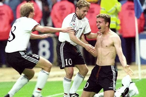 Oliver Bierhoff và bàn thắng lịch sử vào lưới CH Séc