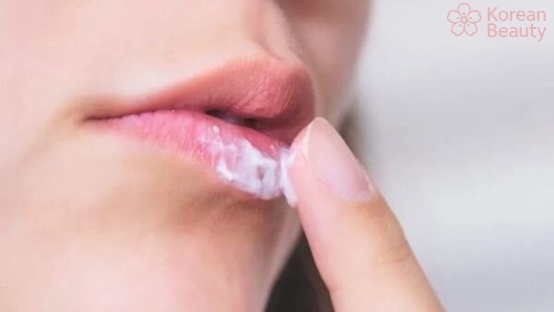 Nên sử dụng gì để bôi sau khi tiến hành phun môi
