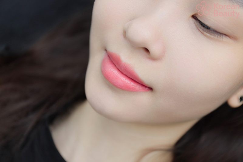 Những đặc điểm của hình dáng và đường viền chứng tỏ đã phun môi thành công